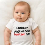 Doktor Değilim Ama Hastam Çok Body Baskılı Zıbın