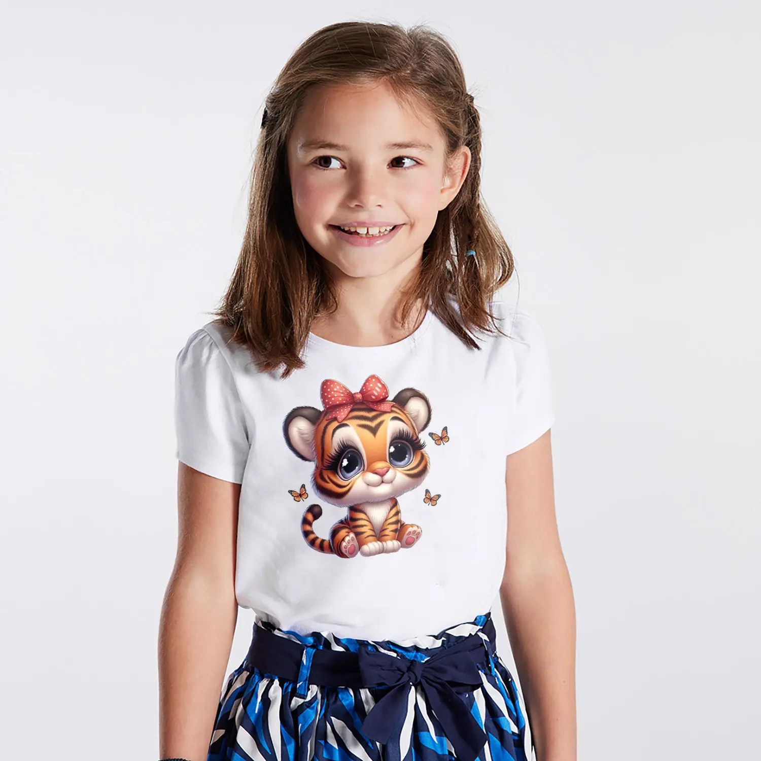 Fiyonklu Kelebek Desenli Sevimli Kaplan Yavrusu Figürlü Baskılı Kız Çocuk Tişörtü